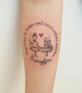 Tatuagem de mãe e filha - Balanço