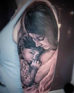 Tatuagem de mãe e filha - Realista